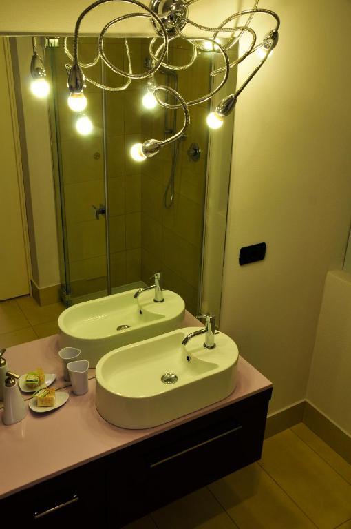 Ai Lecci In Centro Hotell Sarteano Rum bild